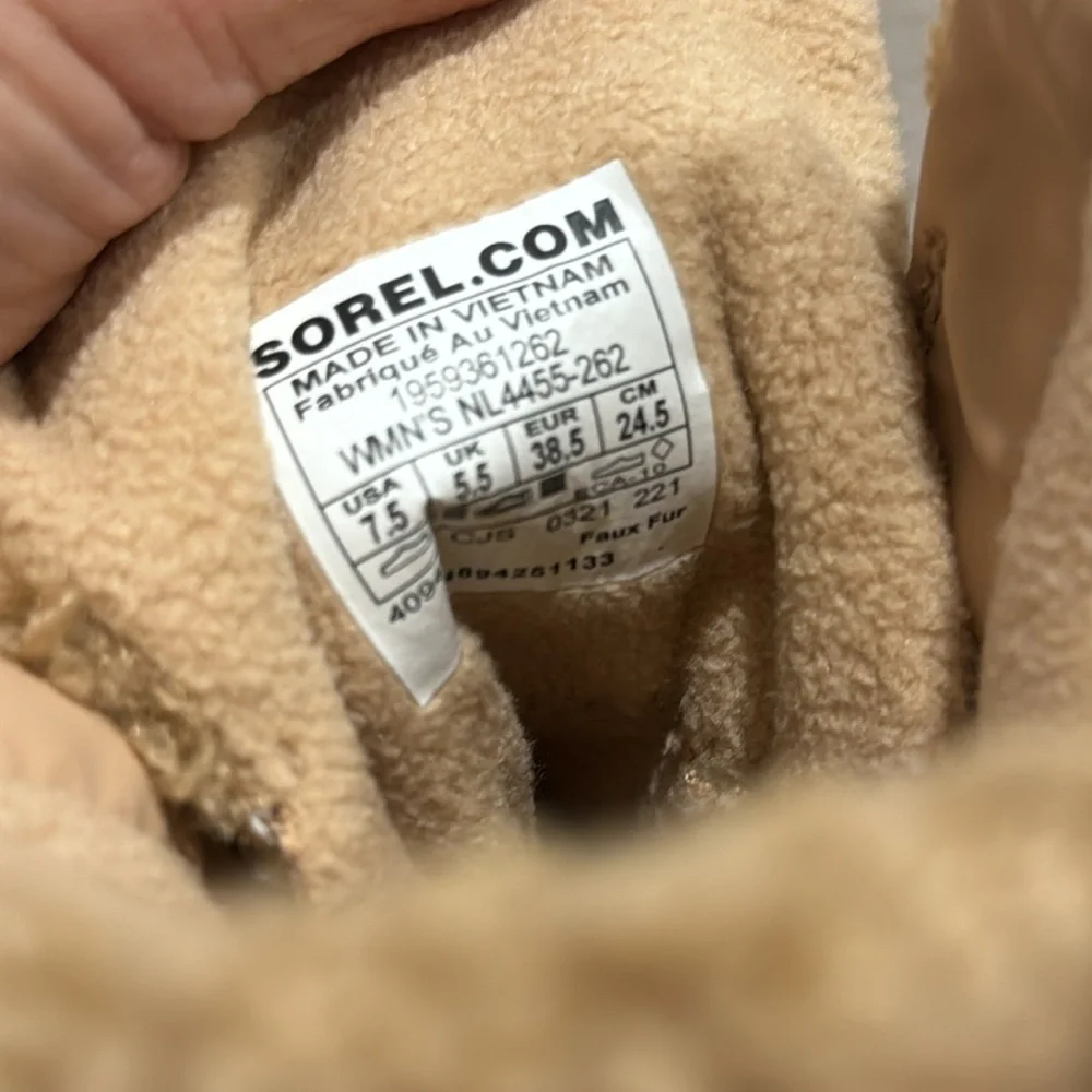 SOREL Joan shearling ankle boots Size 7.5